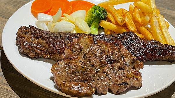 LINE_ALBUM_11169 TNT美式炭烤牛排(合作文1440元)有攝影_220614_26.jpg LINE_ALBUM_11169 TNT美式炭烤牛排(合作文1440元)有攝影_220614_26.jpg